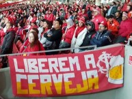 Trapo - Bandeira - Faixa - Telón - "LIBEREM A CERVEJA" Trapo de la Barra: Guarda Popular • Club: Internacional