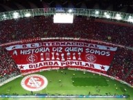 Trapo - Bandeira - Faixa - Telón - "Bandeirão usado no jogo de volta das quartas de final da libertadores 2023 contra o bolívar. Continuar sendo usado em alguns jogos do brasileirão. Con" Trapo de la Barra: Guarda Popular • Club: Internacional • País: Brasil