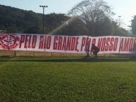 Trapo - Bandeira - Faixa - Telón - "Pelo rio grande, pelo nosso amor" Trapo de la Barra: Guarda Popular • Club: Internacional