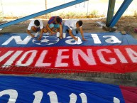 Trapo - Bandeira - Faixa - Telón - "No a a violencia, si al deporte." Trapo de la Barra: Guerreros Chaimas • Club: Monagas • País: Venezuela