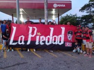 Trapo - Bandeira - Faixa - Telón - "Frente La Piedad" Trapo de la Barra: Huracan Roji-Negro • Club: Deportivo Lara