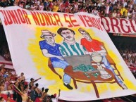 Trapo - Bandeira - Faixa - Telón - "JUNIOR NUNCA SE VENDIÓ - Critica que le hacen aquellos equipos que fueron influenciados por los capos del narcotráfico" Trapo de la Barra: La Banda de Los Kuervos • Club: Junior de Barranquilla • País: Colombia