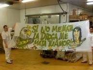 Trapo - Bandeira - Faixa - Telón - "SI NO ME MATA LA DROGA ME MATA TU AMOR" Trapo de la Barra: La Banda de Varela • Club: Defensa y Justicia