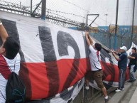 Trapo - Bandeira - Faixa - Telón - Trapo de la Barra: La Banda del Basurero • Club: Deportivo Municipal