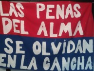 Trapo - Bandeira - Faixa - Telón - "Las penas del alma se olvidan en la cancha" Trapo de la Barra: La Banda del Parque • Club: Nacional