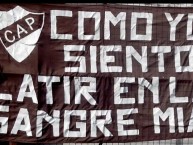 Trapo - Bandeira - Faixa - Telón - "Como yo siento latir en la sangre mia" Trapo de la Barra: La Banda Más Fiel • Club: Atlético Platense • País: Argentina