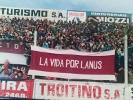 Trapo - Bandeira - Faixa - Telón - "La vida por Lanús" Trapo de la Barra: La Barra 14 • Club: Lanús