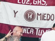 Trapo - Bandeira - Faixa - Telón - "Luz, Gas y Miedo nunca tuve" Trapo de la Barra: La Barra 14 &bull; Club: Lanús