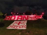 Trapo - Bandeira - Faixa - Telón - "INDEPENDIENTE SANTA FE 80 AÑOS DE GRANDEZA." Trapo de la Barra: La Guardia Albi Roja Sur • Club: Independiente Santa Fe • País: Colombia