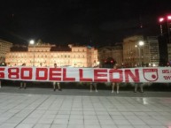 Trapo - Bandeira - Faixa - Telón - "SANTA FE 80 AÑOS DE GRANDEZA." Trapo de la Barra: La Guardia Albi Roja Sur • Club: Independiente Santa Fe • País: Colombia