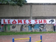 Trapo - Bandeira - Faixa - Telón - Trapo de la Barra: La Guardia Albi Roja Sur • Club: Independiente Santa Fe • País: Colombia