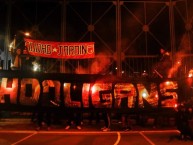 Trapo - Bandeira - Faixa - Telón - "HOOLIGANS SANTA FE." Trapo de la Barra: La Guardia Albi Roja Sur &bull; Club: Independiente Santa Fe &bull; País: Colombia