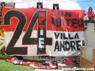 Trapo - Bandeira - Faixa - Telón - "LA 24 PRESENTE" Trapo de la Barra: La Guardia Albi Roja Sur • Club: Independiente Santa Fe