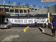 Trapo - Bandeira - Faixa - Telón - "Pumas cagon!" Trapo de la Barra: La Monumental • Club: América • País: México