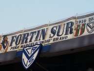 Trapo - Bandeira - Faixa - Telón - Trapo de la Barra: La Pandilla de Liniers • Club: Vélez Sarsfield • País: Argentina