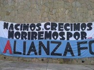 Trapo - Bandeira - Faixa - Telón - "Nacimos, crecimos, moriremos por Alianza FC" Trapo de la Barra: La Ultra Blanca y Barra Brava 96 • Club: Alianza • País: El Salvador