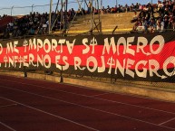 Trapo - Bandeira - Faixa - Telón - "No importa si muero, el infierno es rojinegro" Trapo de la Barra: León del Svr • Club: Melgar