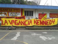 Trapo - Bandeira - Faixa - Telón - "LA VAGANCIA KENNEDY" Trapo de la Barra: Lobo Sur • Club: Pereira