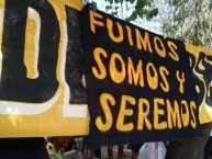 Trapo - Bandeira - Faixa - Telón - "LA FAMOSA BANDA DEL PONIENTE 1981 MORELIA" Trapo de la Barra: Locura 81 &bull; Club: Monarcas Morelia &bull; País: México