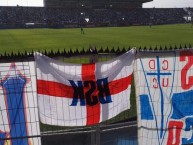 Trapo - Bandeira - Faixa - Telón - "El boske UC San Carlos de Apoquindo" Trapo de la Barra: Los Cruzados • Club: Universidad Católica • País: Chile