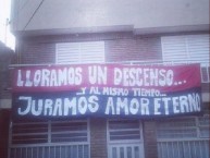 Trapo - Bandeira - Faixa - Telón - "lloramos un descenso... Y al mismo tiempo... Juramos amor eterno" Trapo de la Barra: Los de Siempre • Club: Colón