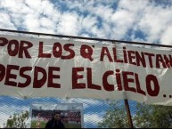 Trapo - Bandeira - Faixa - Telón - "POR LOS QUE ALIENTAN DESDE EL CIELO" Trapo de la Barra: Los Leones del Este • Club: San Martín de Mendoza • País: Argentina