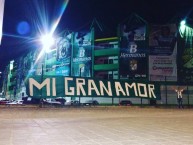 Trapo - Bandeira - Faixa - Telón - "trapo hecho para un solo partido de la copa libertadores 2014" Trapo de la Barra: Los Lokos de Arriba • Club: León • País: México