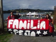 Trapo - Bandeira - Faixa - Telón - "Familia Peña , Presente en Puerto Montt" Trapo de la Barra: Los Rojinegros • Club: Rangers de Talca • País: Chile