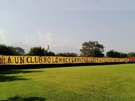 Trapo - Bandeira - Faixa - Telón - "a un club no lo hace grande sus titulos lo hace grande su gente" Trapo de la Barra: Mega Barra • Club: Real España