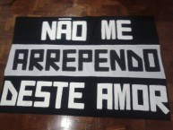 Trapo - Bandeira - Faixa - Telón - "Mov 105 - Não me arrependo deste amor" Trapo de la Barra: Movimento 105 Minutos • Club: Atlético Mineiro