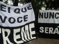 Trapo - Bandeira - Faixa - Telón - "Mov 105 - Sei que você treme e Nunca Serão" Trapo de la Barra: Movimento 105 Minutos • Club: Atlético Mineiro • País: Brasil