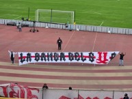 Trapo - Bandeira - Faixa - Telón - "Tela nueva de La banda del sur" Trapo de la Barra: Muerte Blanca &bull; Club: LDU &bull; País: Ecuador