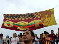 Trapo - Bandeira - Faixa - Telón - Trapo de la Barra: Revolución Vinotinto Sur &bull; Club: Tolima &bull; País: Colombia