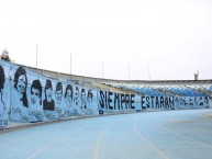 Trapo - Bandeira - Faixa - Telón - "Siempre Estarán (16 hinchas fallecidos) 9 de Febrero Día Nacional del Hincha en Chile" Trapo de la Barra: Trinchera Celeste • Club: O'Higgins