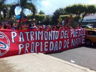 Trapo - Bandeira - Faixa - Telón - "Patrimonio Del Pueblo, Propiedad De Nadie." Trapo de la Barra: Turba Roja • Club: Deportivo FAS • País: El Salvador