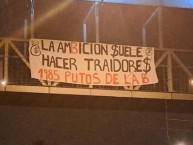 Trapo - Bandeira - Faixa - Telón - "Los Traidores caen en el olvido" Trapo de la Barra: Vltra Svr &bull; Club: Comunicaciones