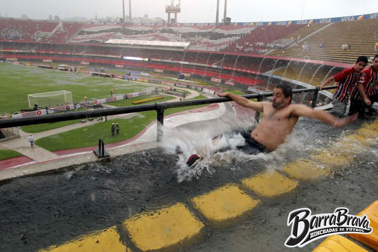 TERRIBLE LLUVIA en el Estádio Morumbi 2011 (clasico São Paulo x Palmeiras)