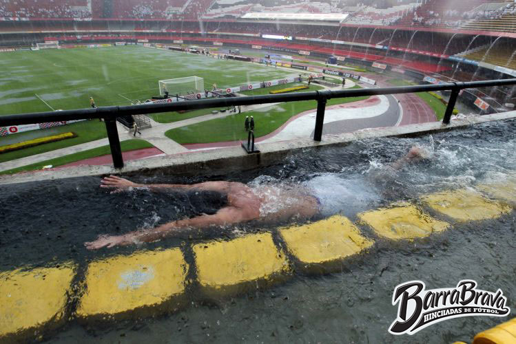 TERRIBLE LLUVIA en el Estádio Morumbi 2011 (clasico São Paulo x Palmeiras)