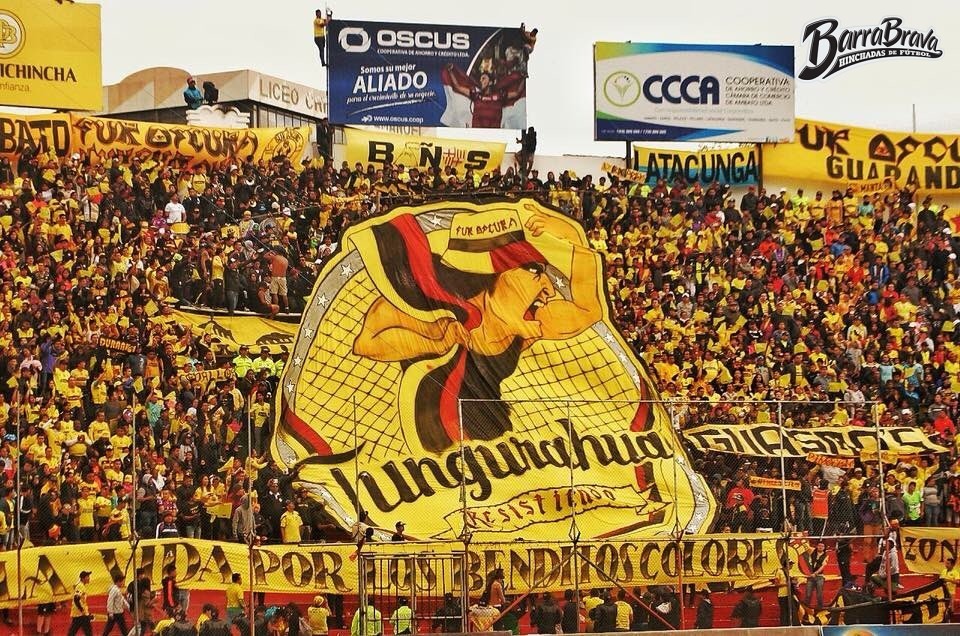 BANDERA BARRA BRAVA La Sur Oscura Tungurahua (Barcelona Sporting Club • Ecuador), ayer en el triunfo frenta a Macara ESPECTACULAR HERMANOS! SALUDOS PARA TODA LA HINCHADA AMARILLA!!!